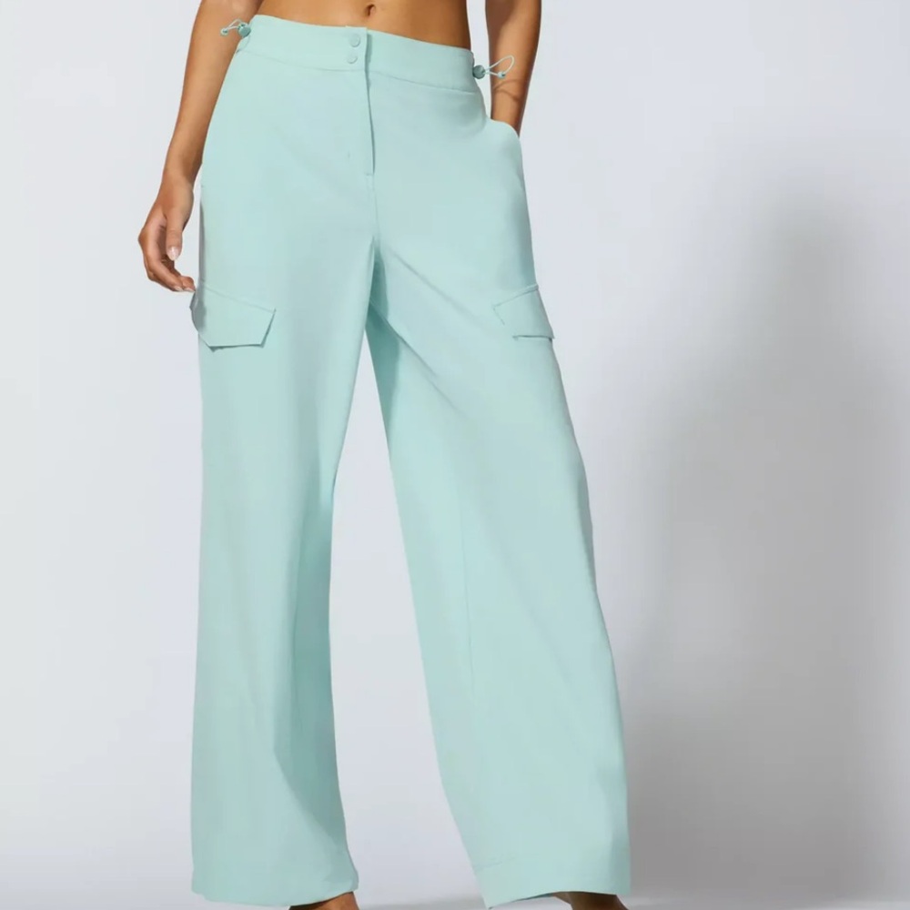 New Condition MPG Women's Inspire Low Rise Cargo Pant in Blue Haze